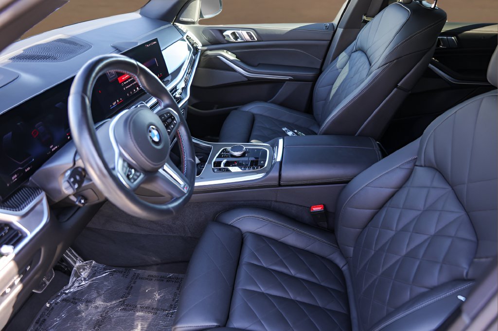 2026 BMW X5 M60i - Photo 9