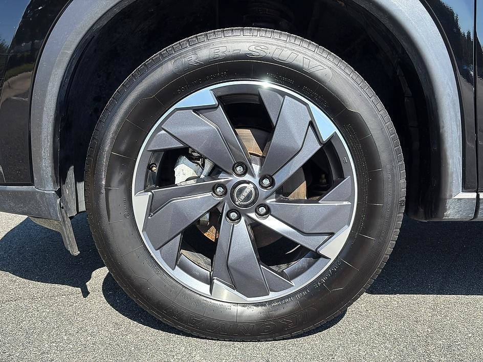 Used 2025 Super Black Nissan SV image 9