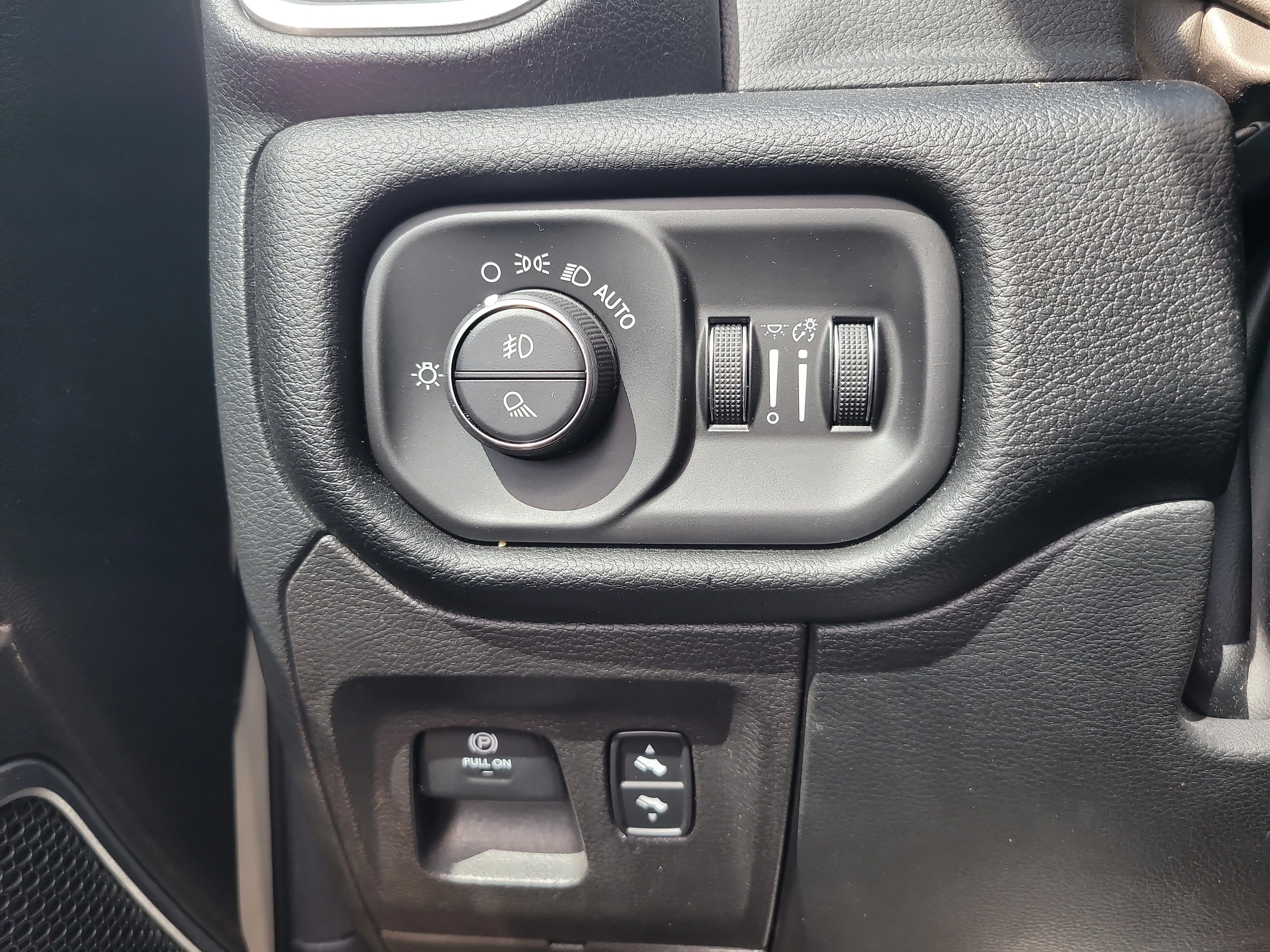 Used 2022 Bright White Clearcoat Ram Laramie image 31