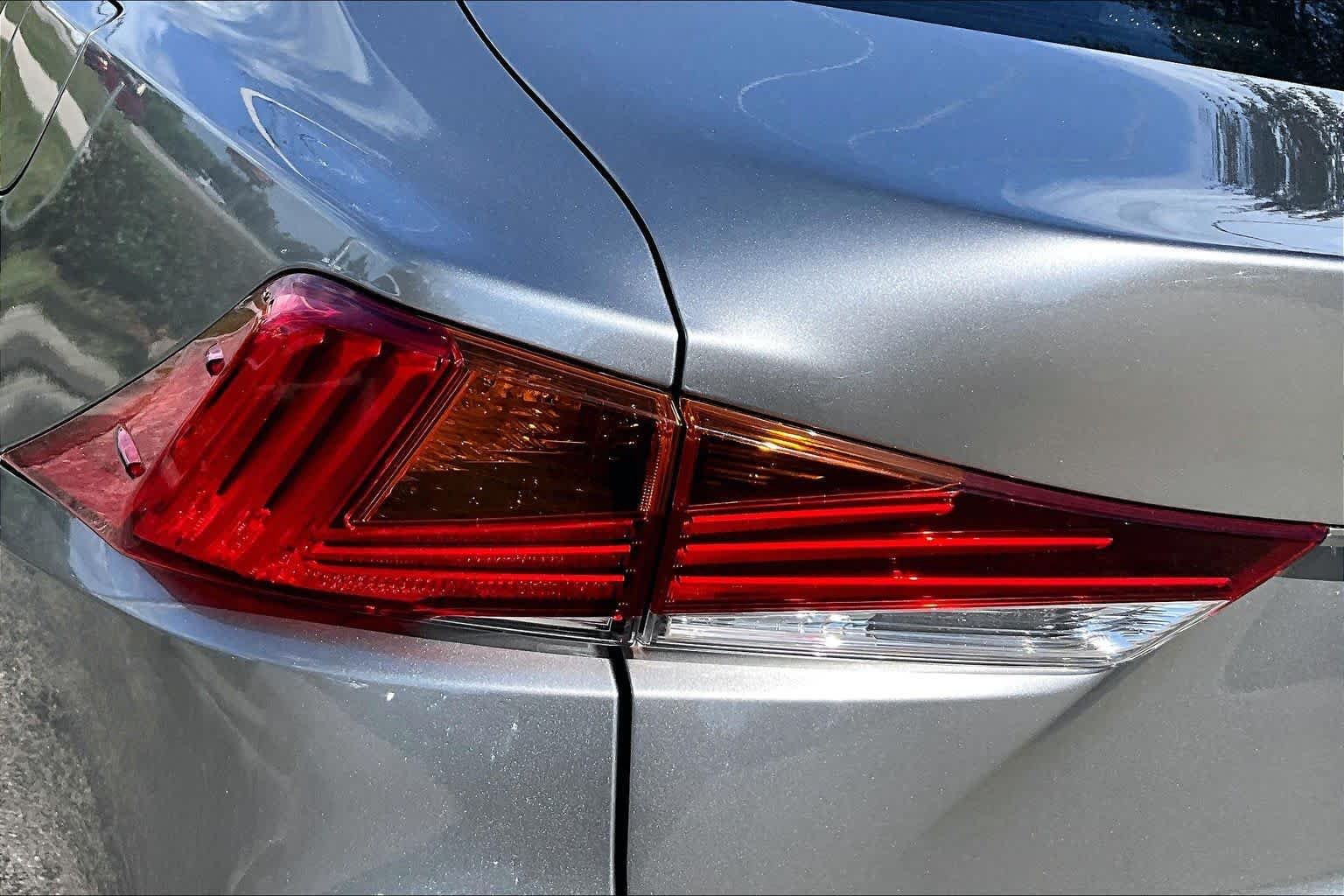 Used 2019 Atomic Silver Lexus  image 29