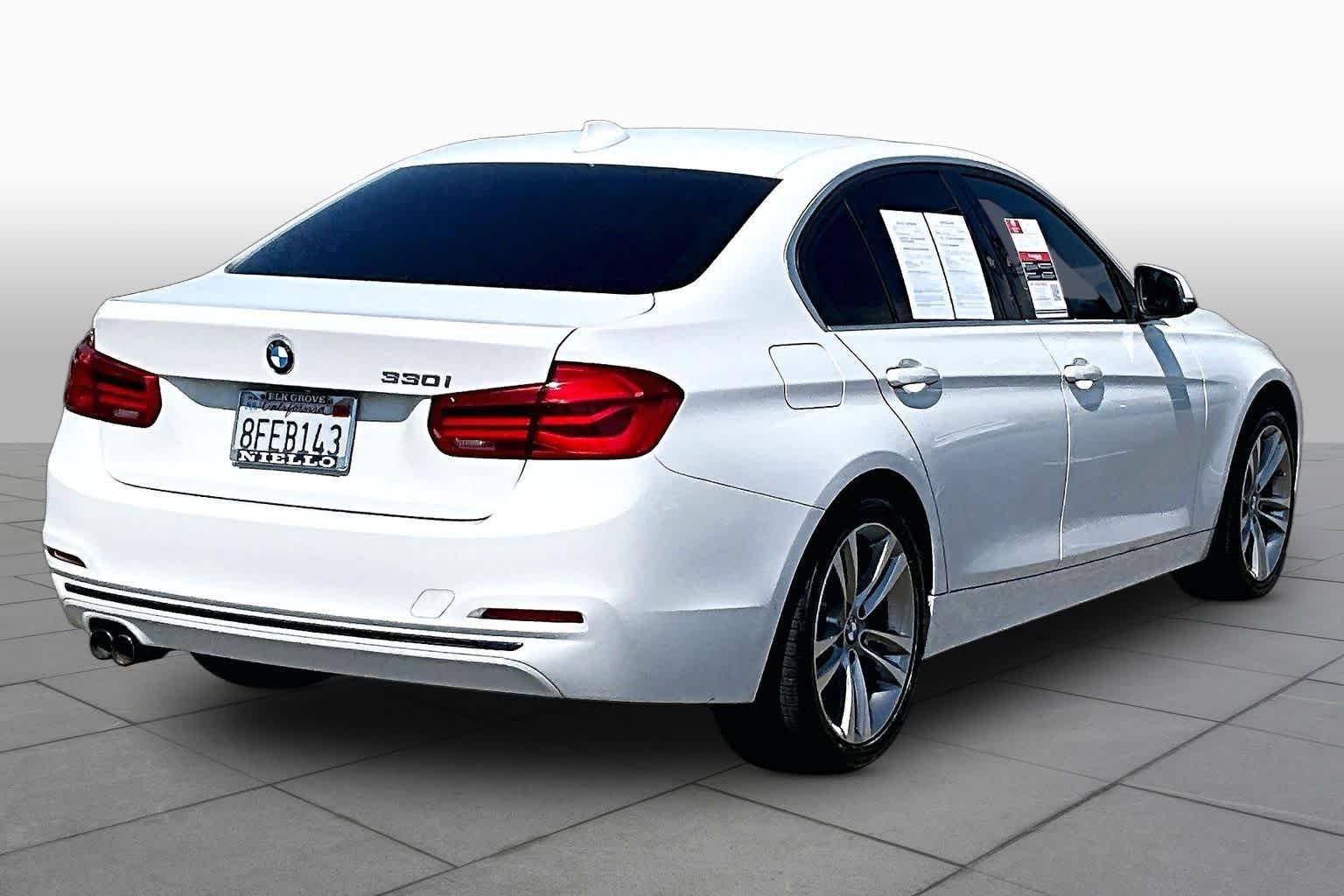Used 2018 Alpine White BMW 330i image 12
