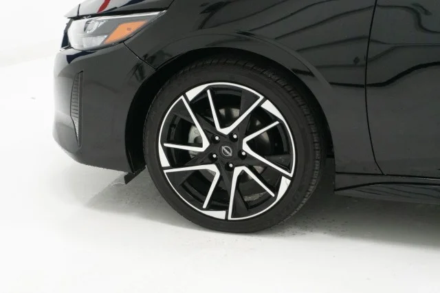 Used 2025 Super Black Nissan SR image 14