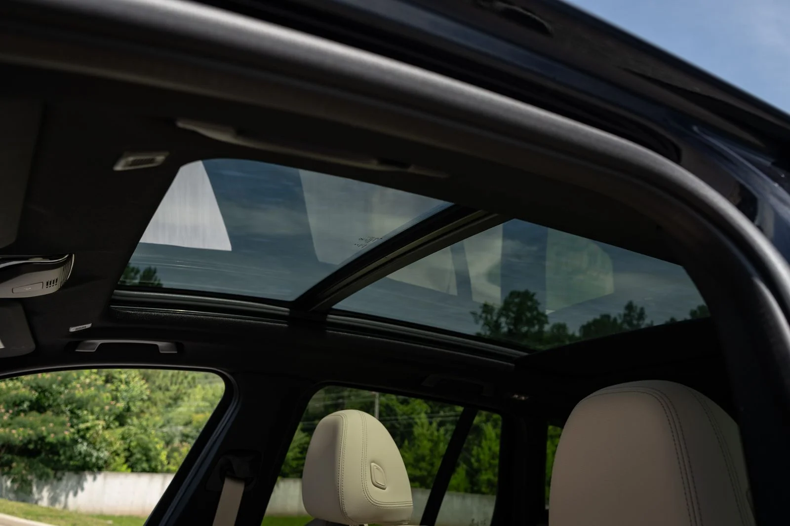 Used 2022 Black BMW xDrive30i image 16