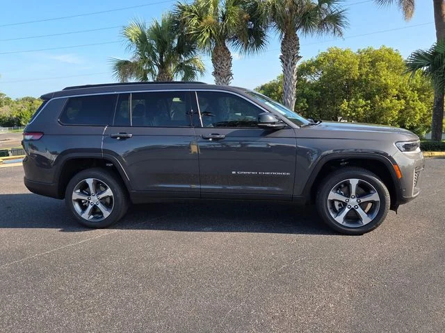 New 2026 Baltic Gray Metallic Clear-Coat Exterior Paint Jeep Limited image 9