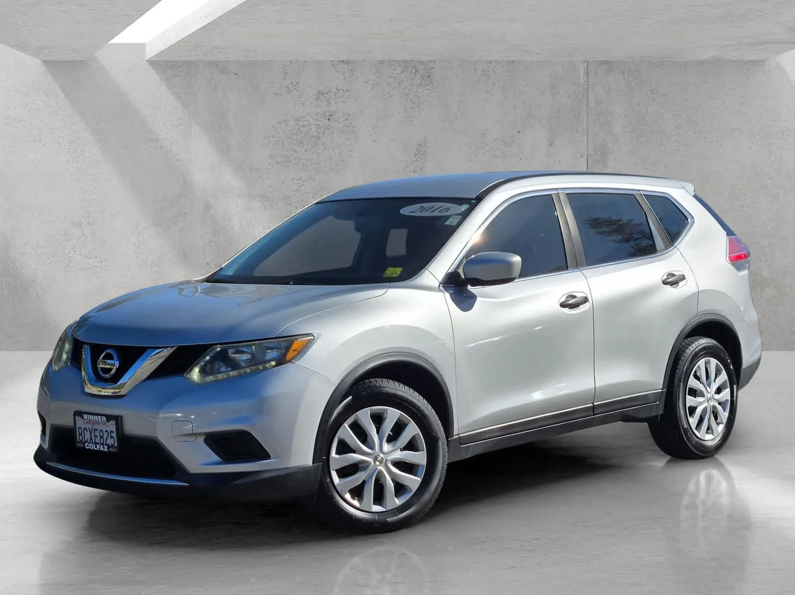 Used 2016  Nissan SV image 8