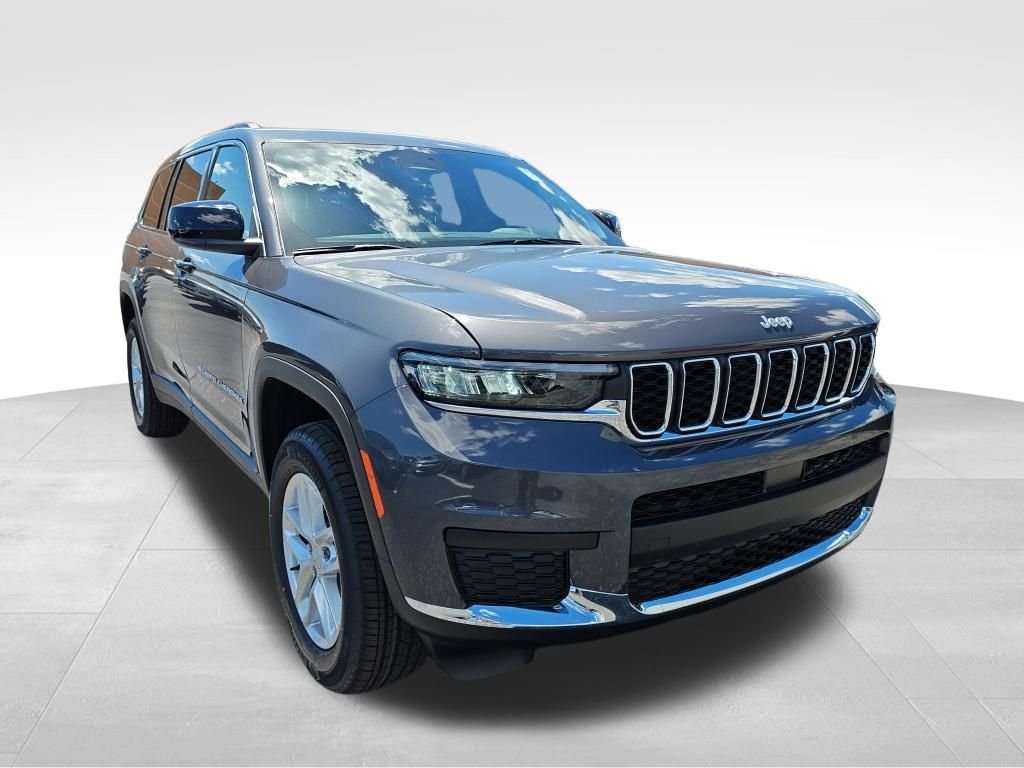 New 2026 Baltic Gray Metallic Clear-Coat Exterior Paint Jeep Laredo X image 7