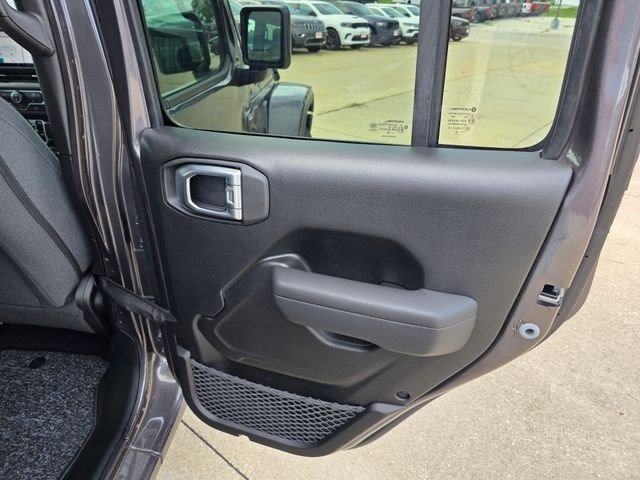 New 2026 Granite Crystal Metallic Clearcoat Jeep 85th Anniversary image 14