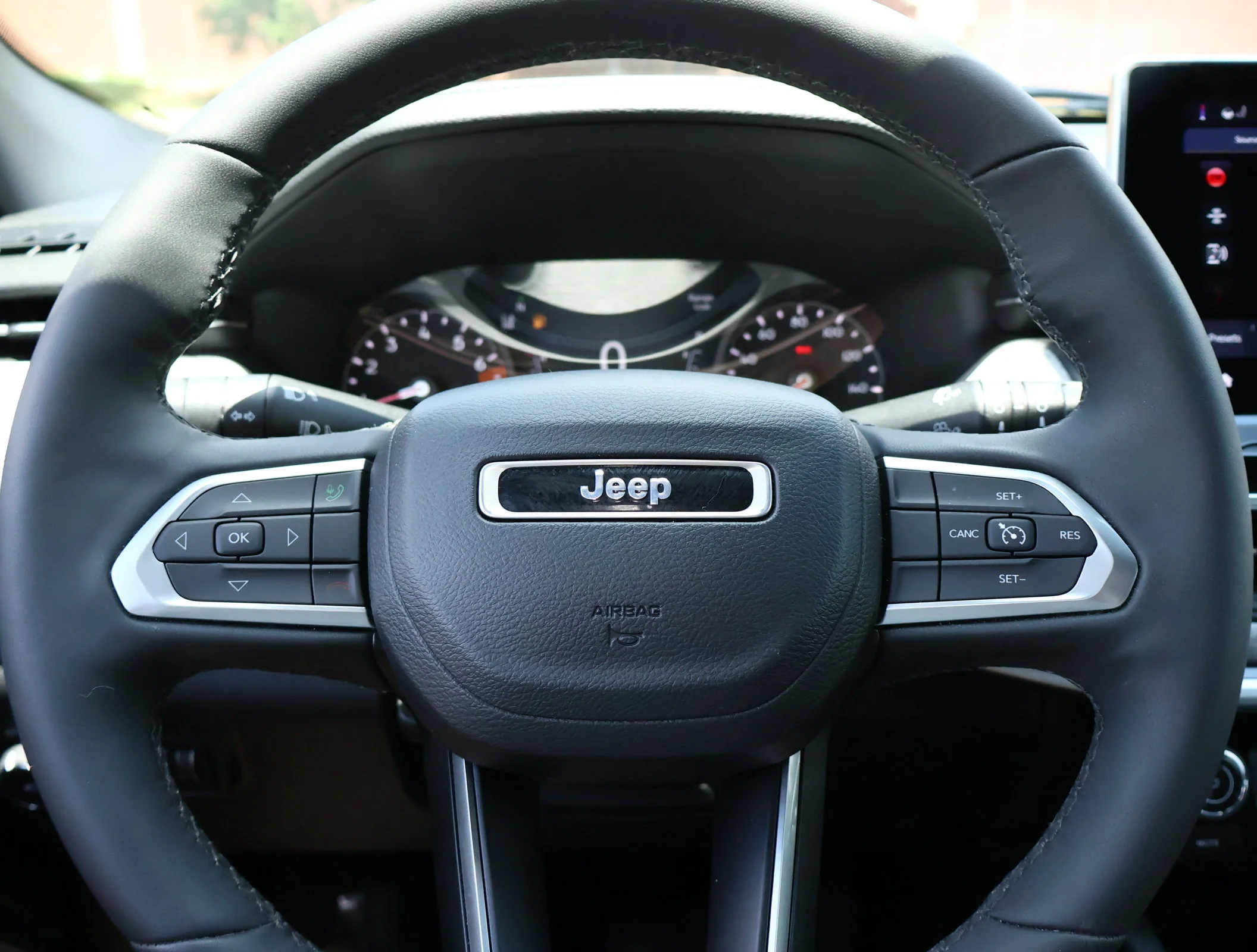 Used 2023 Billet Silver M Jeep Latitude Lux image 13