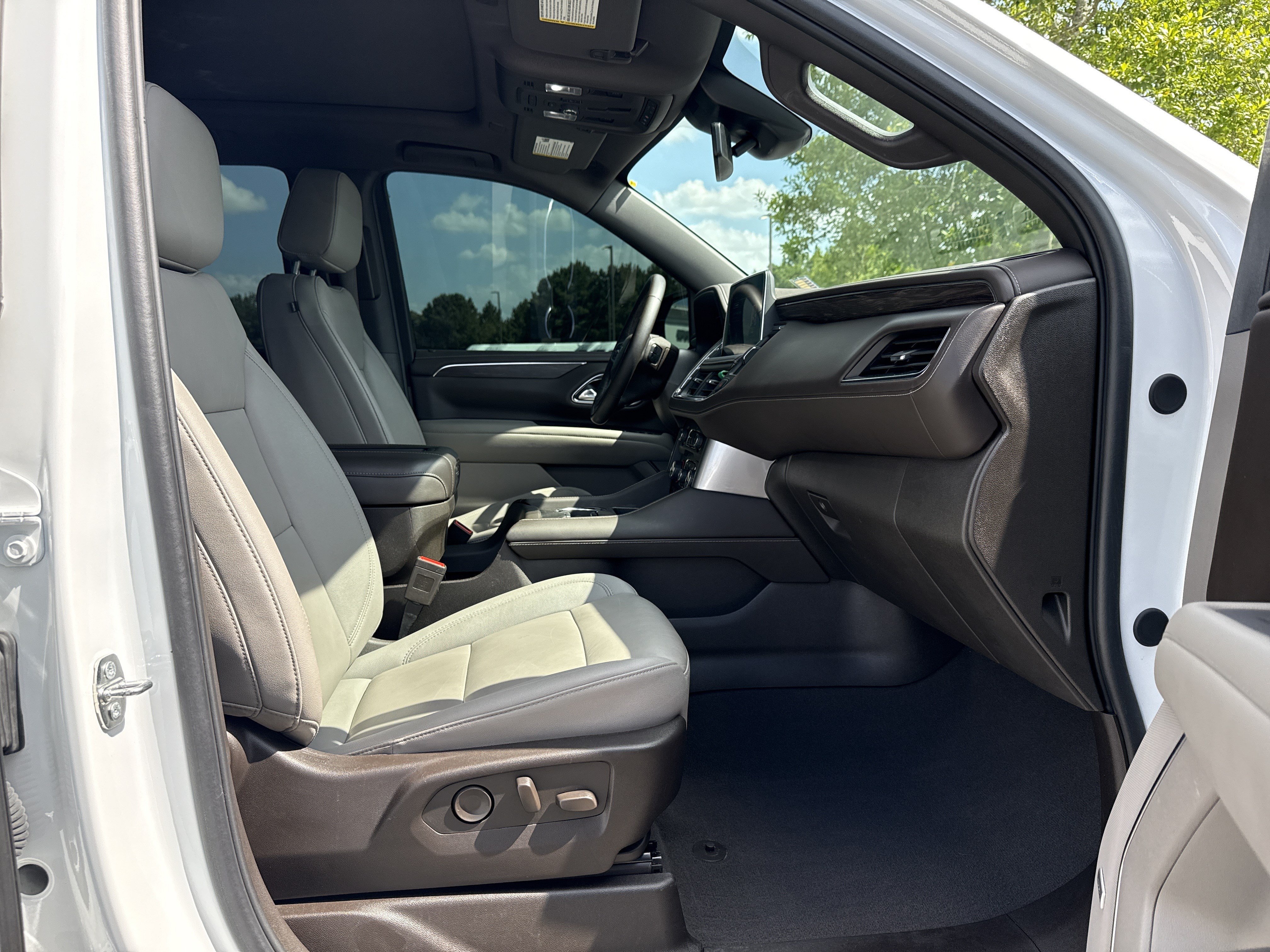 Used 2023 Summit White Chevrolet Z71 image 14
