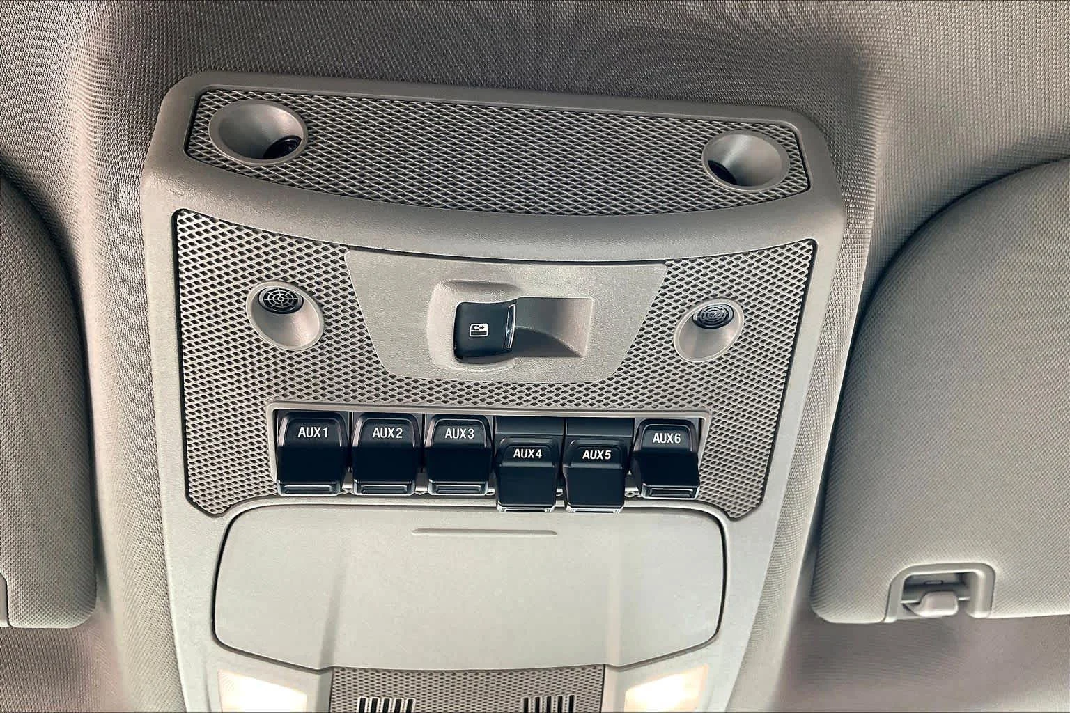 Used 2018 White Platinum Metallic Tri-Coat Ford LARIAT image 32