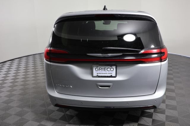 Used 2023 Silver Mist Clearcoat Chrysler Touring L image 7