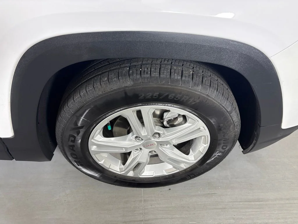Used 2024 White GMC SLE image 13