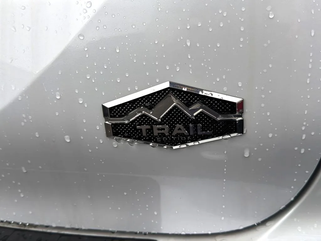 New 2026 White Diamond Mitsubishi LE image 25