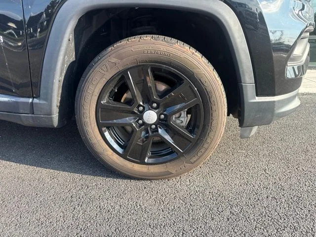 Used 2022 Black Jeep Latitude image 12