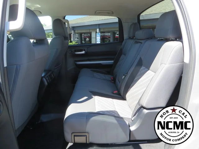 Used 2018 Silver Toyota SR5 image 44