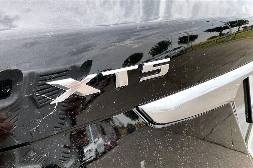 Used 2025 Black Cadillac Premium Luxury image 33