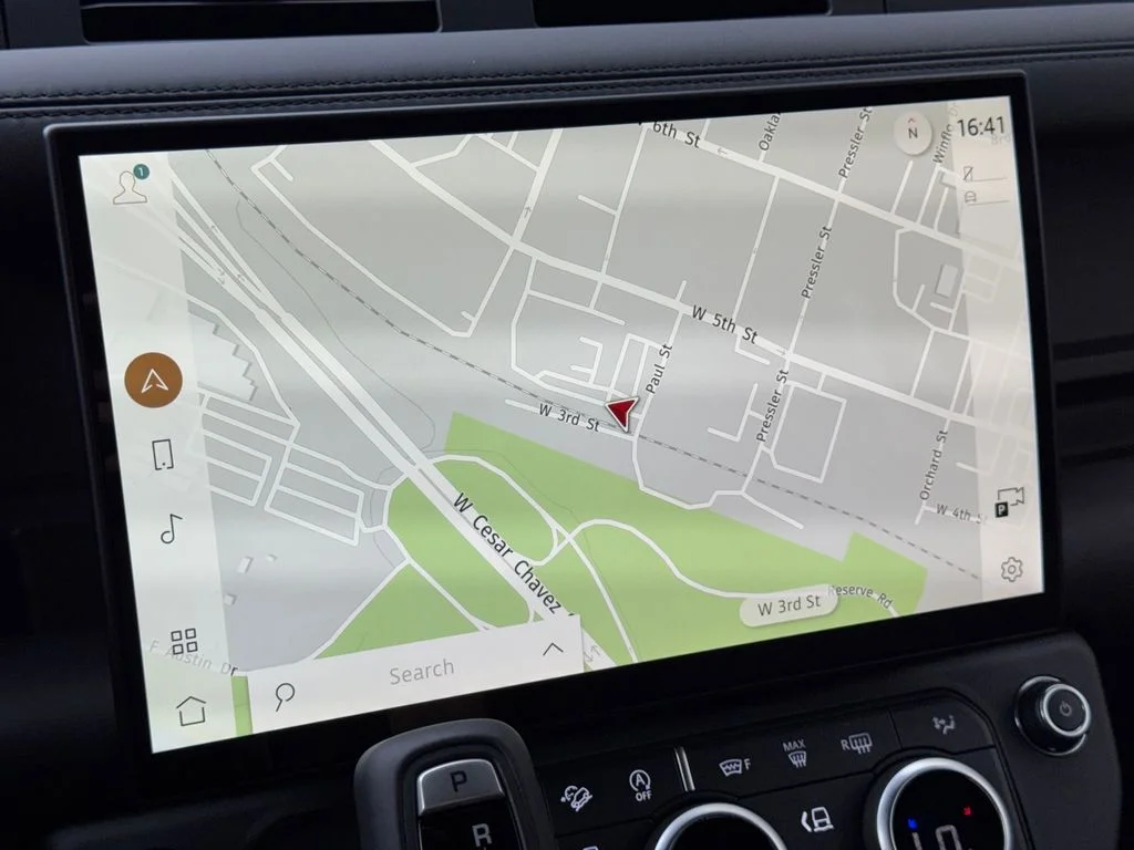 New 2026 Fuji White Land Rover X-Dynamic SE image 22