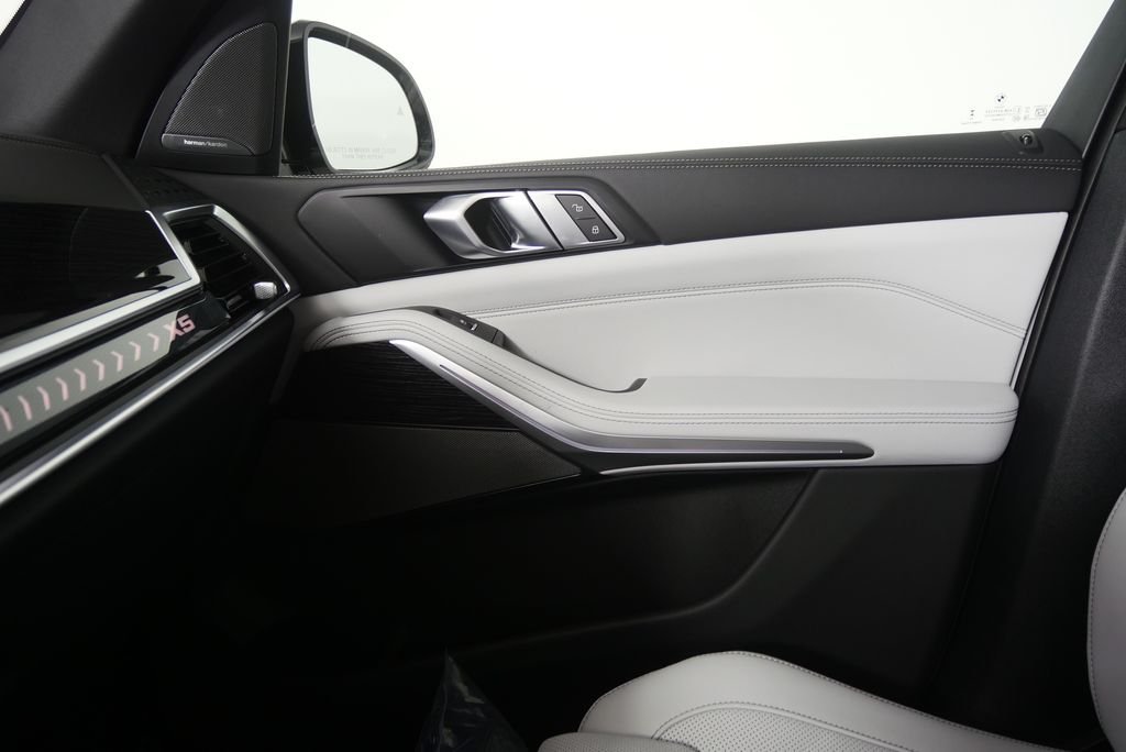 Used 2026 Alpine White BMW xDrive40i image 24