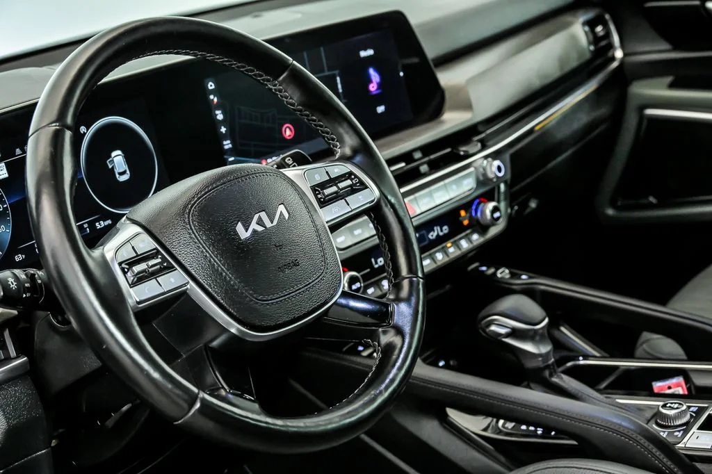 Used 2023 White Kia SX X-Line image 18