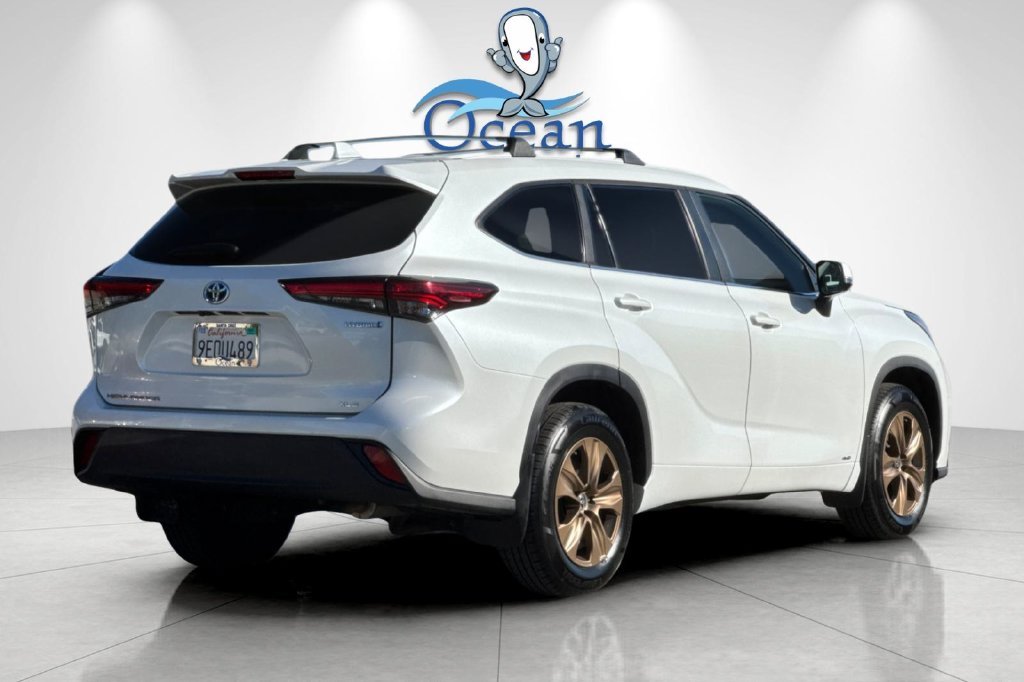 Used 2023 Beige Toyota Bronze Edition image 4