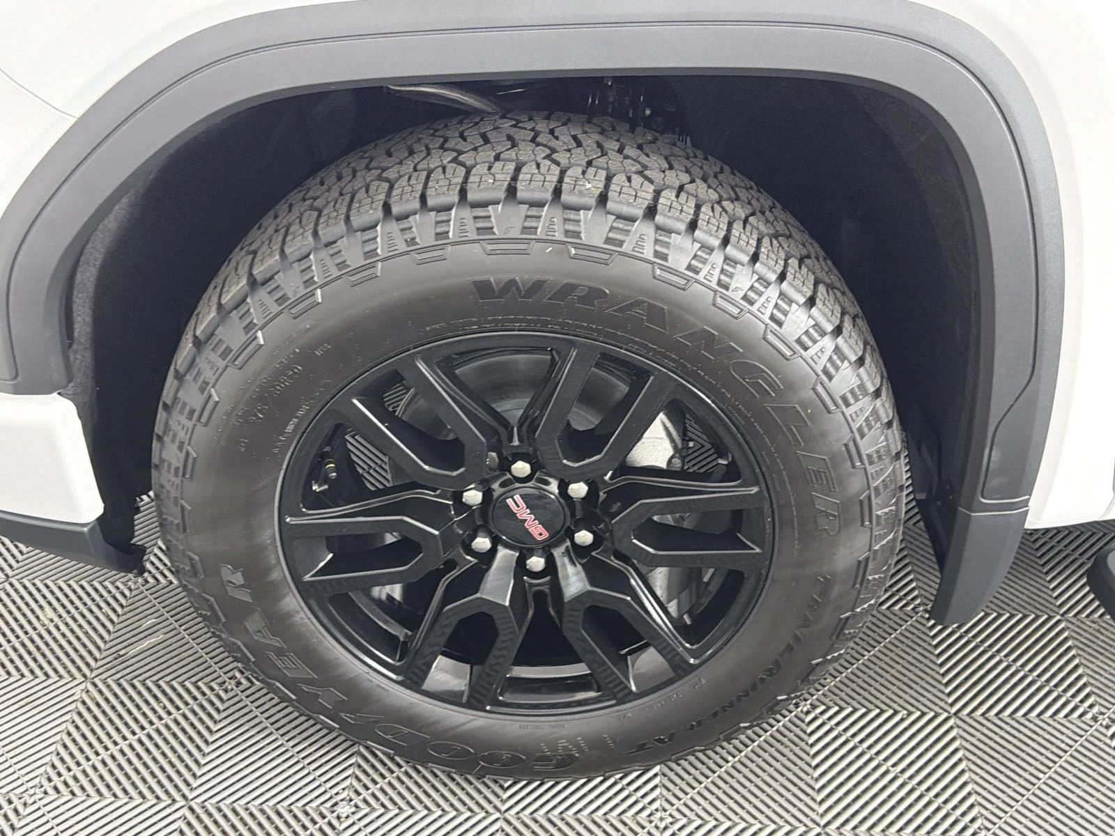 New 2026 Summit White GMC Elevation image 9