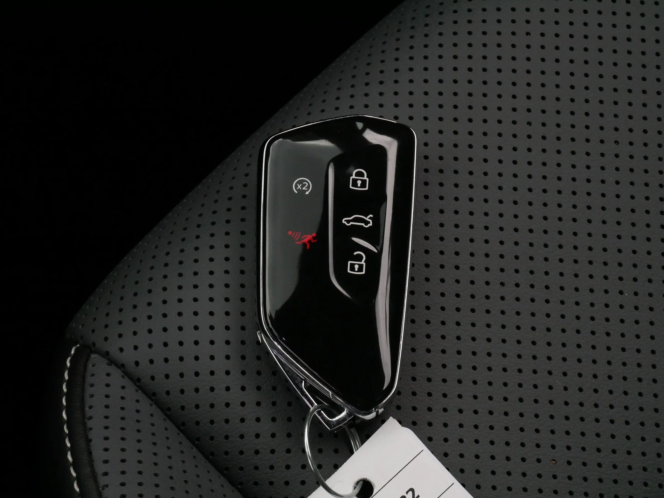 Certified Used 2025 Sandstone Volkswagen SE R-Line Black image 31