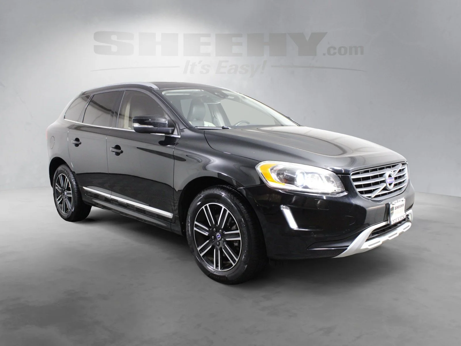 Used 2017 Black Volvo T5 Dynamic image 2