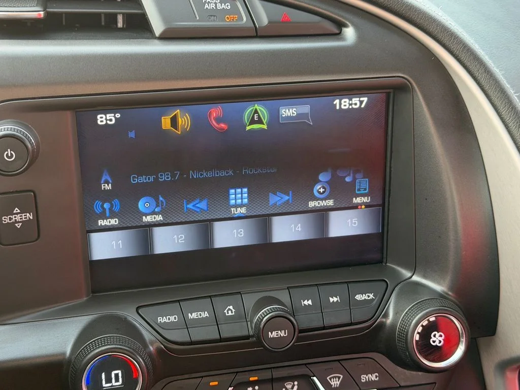 Used 2019 White Chevrolet Stingray image 17