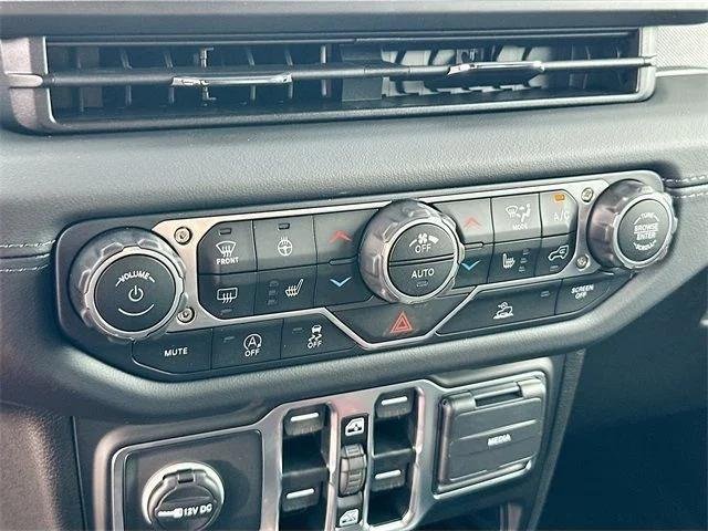2025 Jeep Wrangler 4-Door Sahara - Photo 10