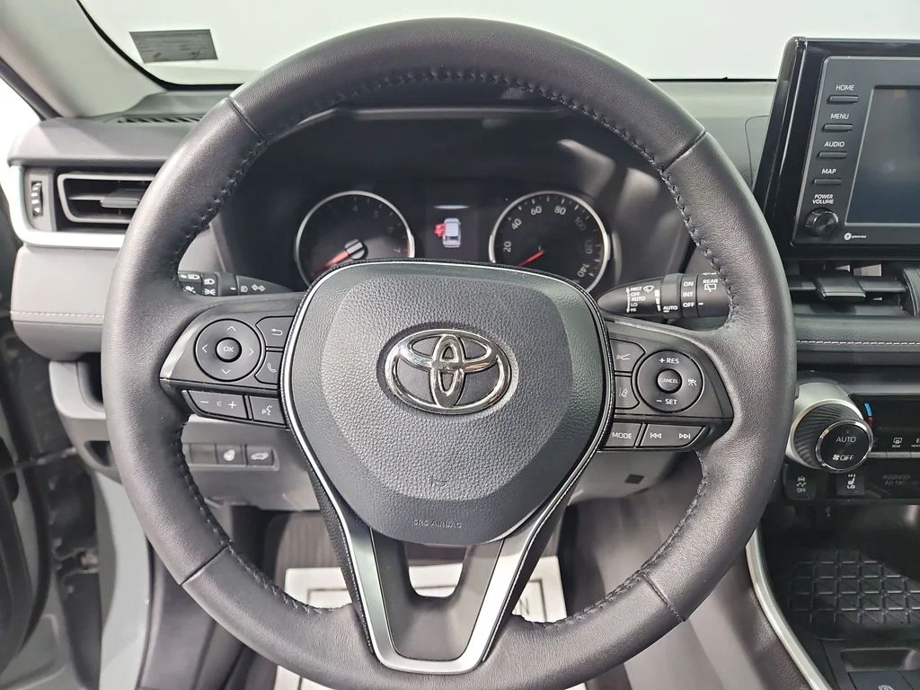 Used 2021  Toyota XLE image 15