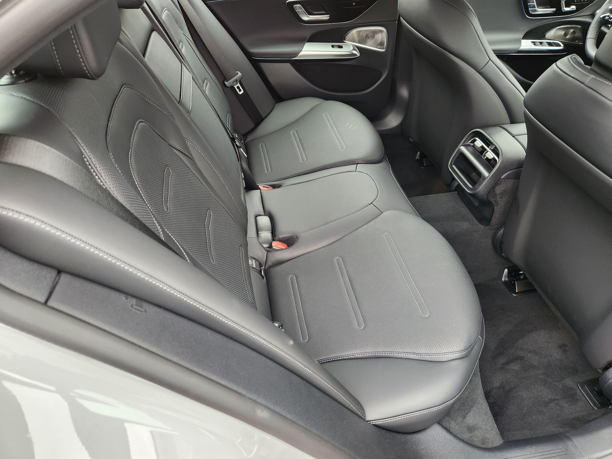 New 2027 MANUFAKTUR Alpine Grey Mercedes-Benz AMG® E 53 4MATIC image 18