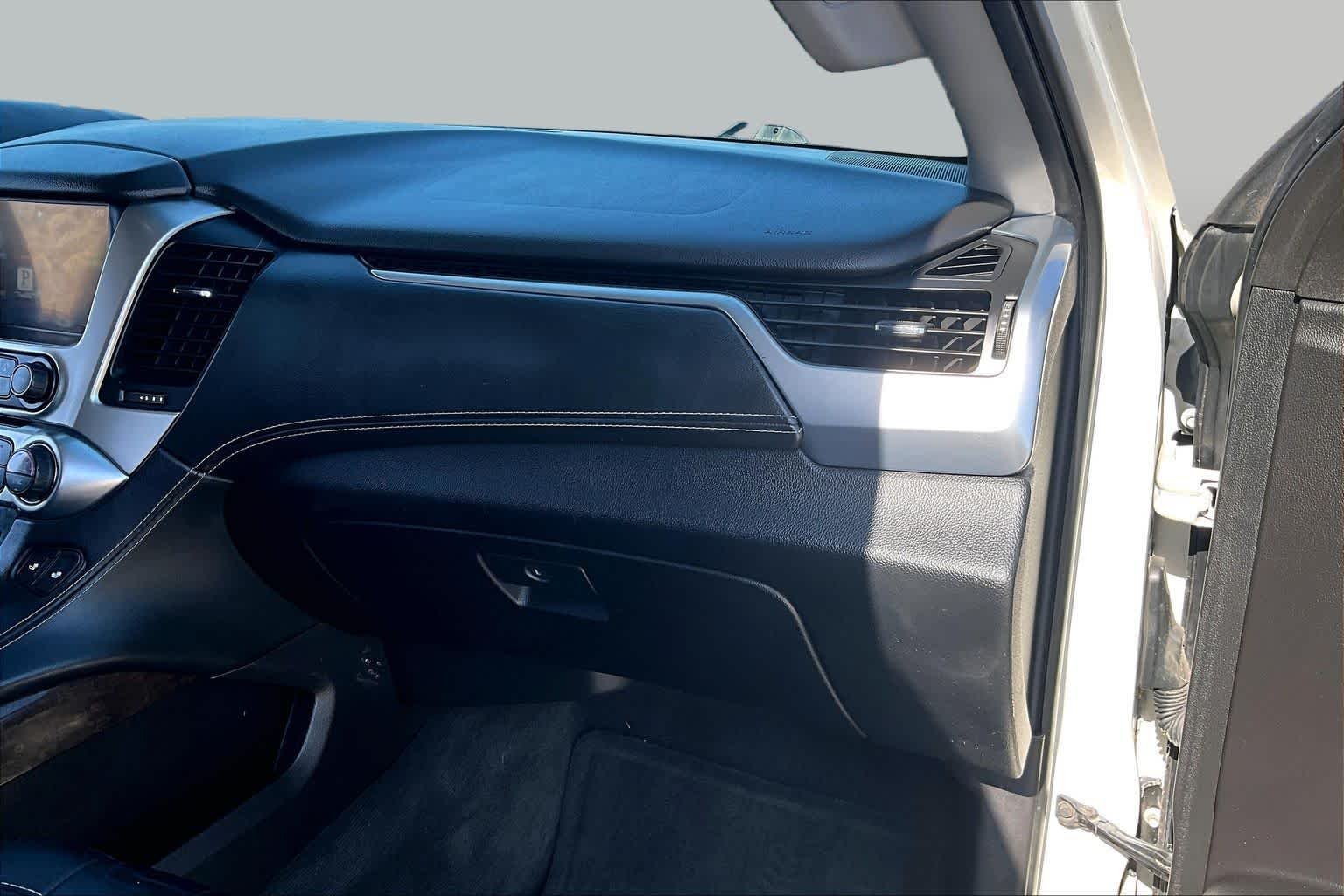 Used 2015 White Diamond Tricoat Chevrolet LT image 18