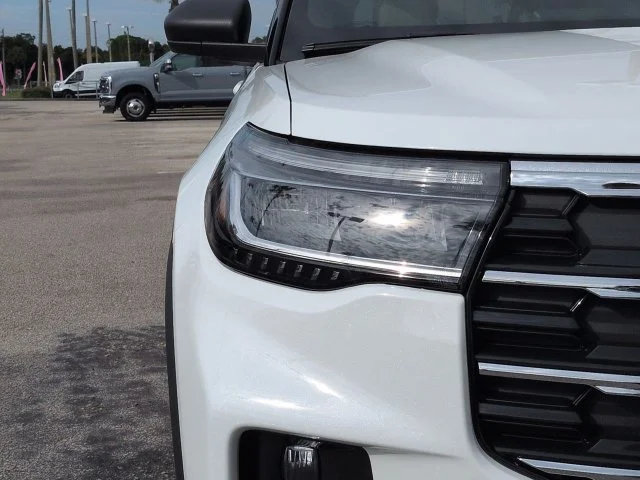New 2027 Star White Metallic Tri-Coat Ford Active image 10