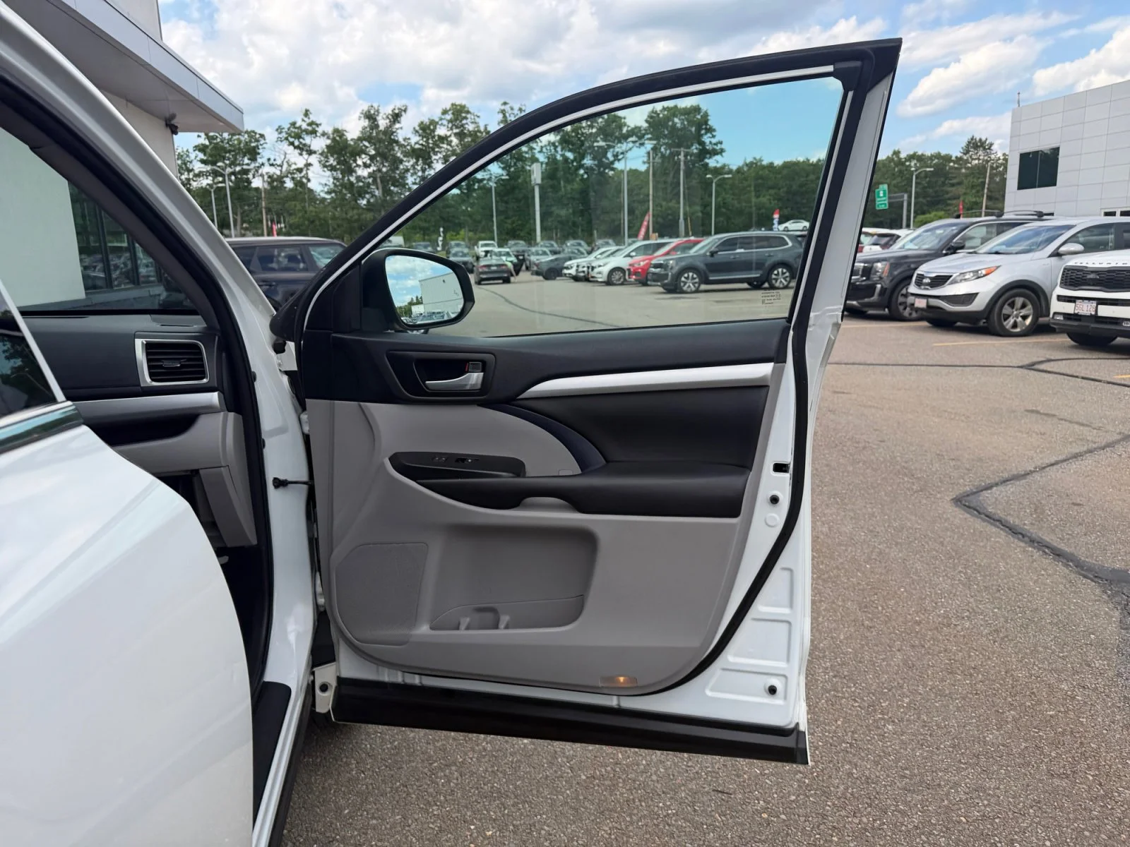Used 2017 Blizzard Pearl Toyota XLE image 33