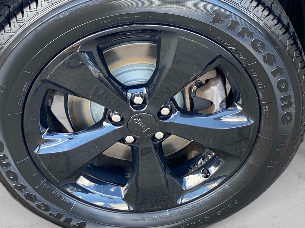 Used 2020 White Jeep Latitude Plus image 30