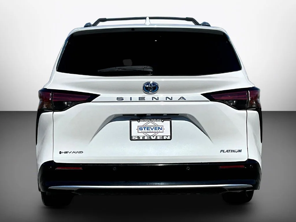 Used 2025 Wind Chill Pearl Toyota Platinum image 5