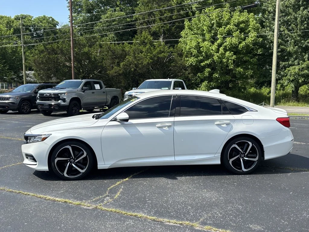 Used 2019  Honda Sport image 6