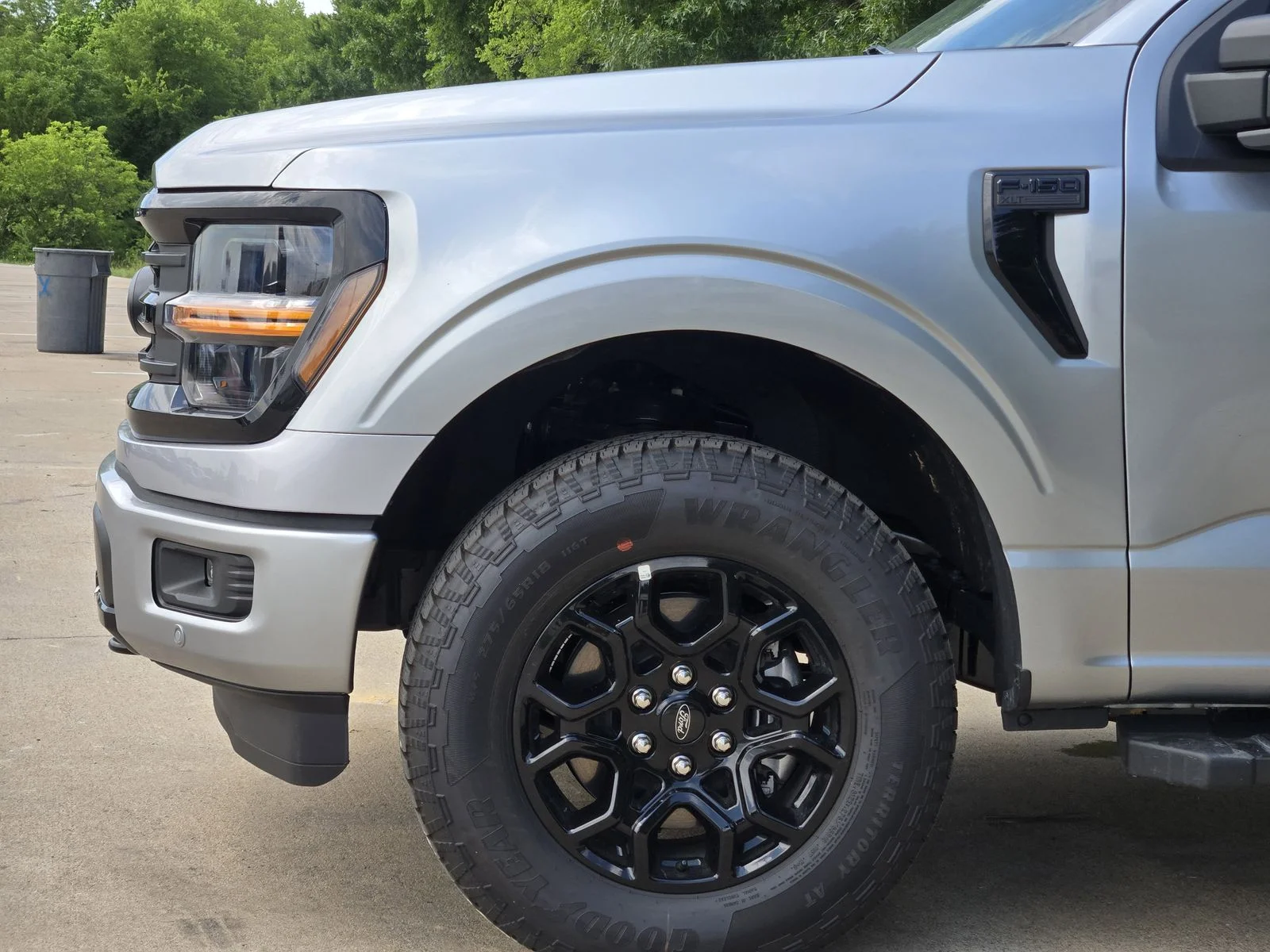New 2026 Iconic Silver Metallic Ford XLT image 6