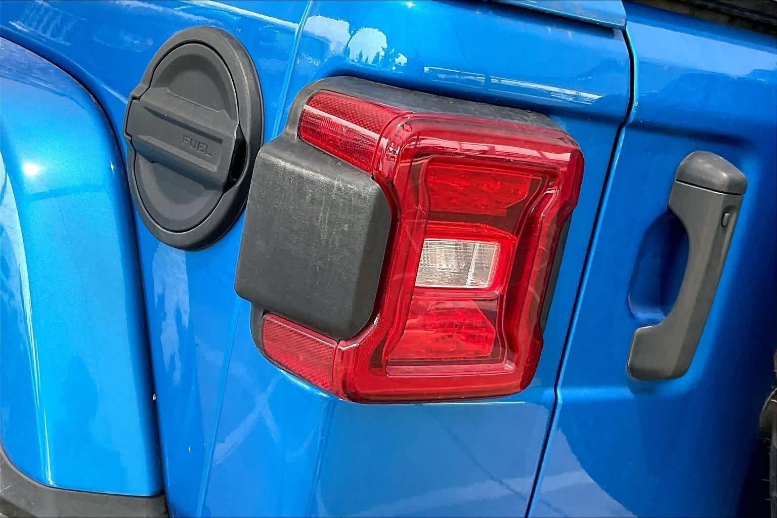 Used 2022 Hydro Blue Pearlcoat Jeep Unlimited Sahara Altitude image 27