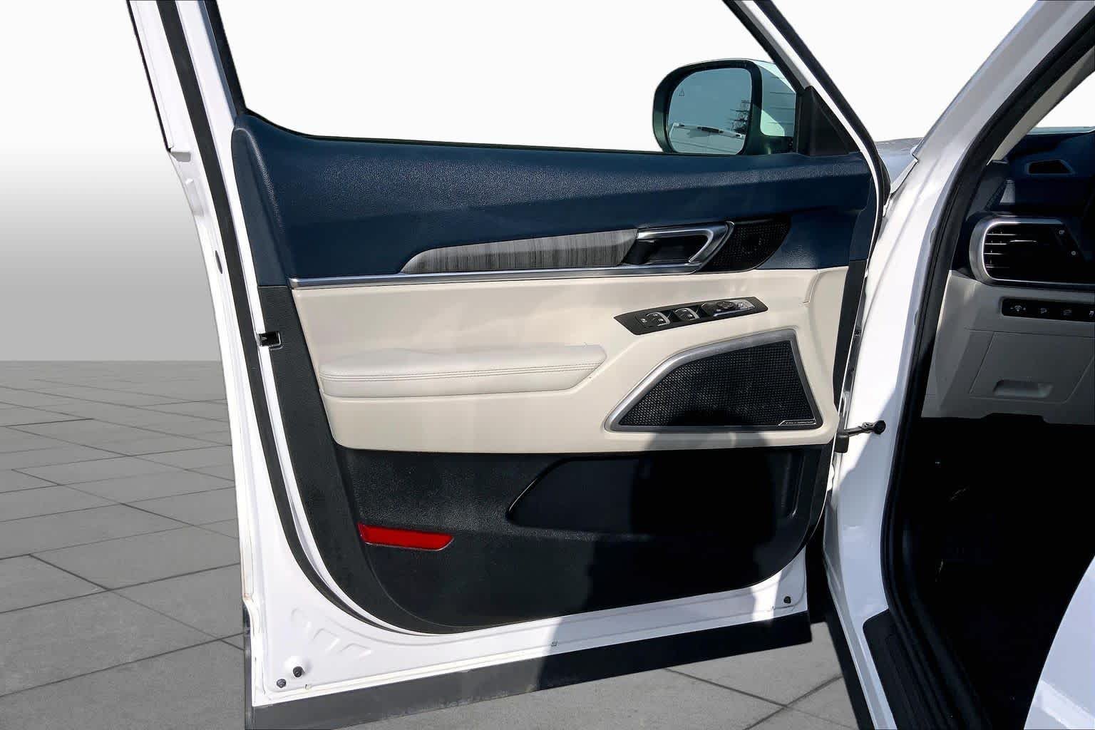 Used 2024 Glacial White Pearl Kia EX image 21