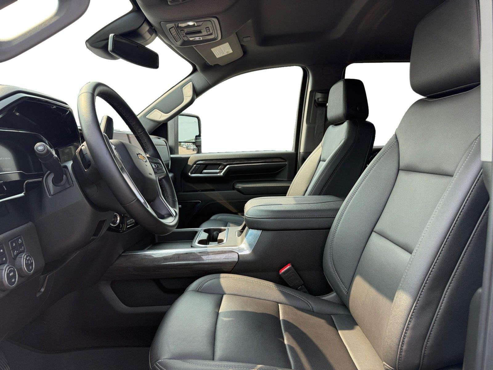Used 2024 Summit White Chevrolet LTZ image 10