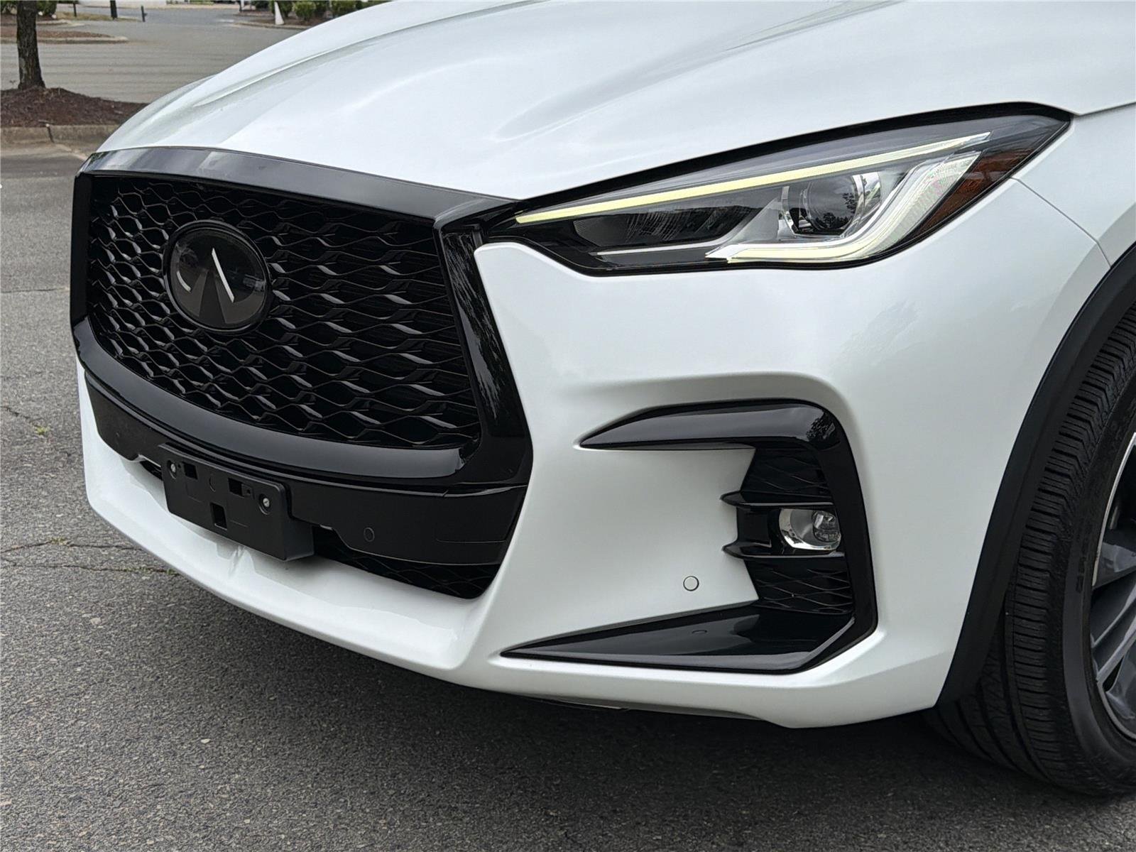 Used 2023 Radiant White INFINITI SPORT image 32