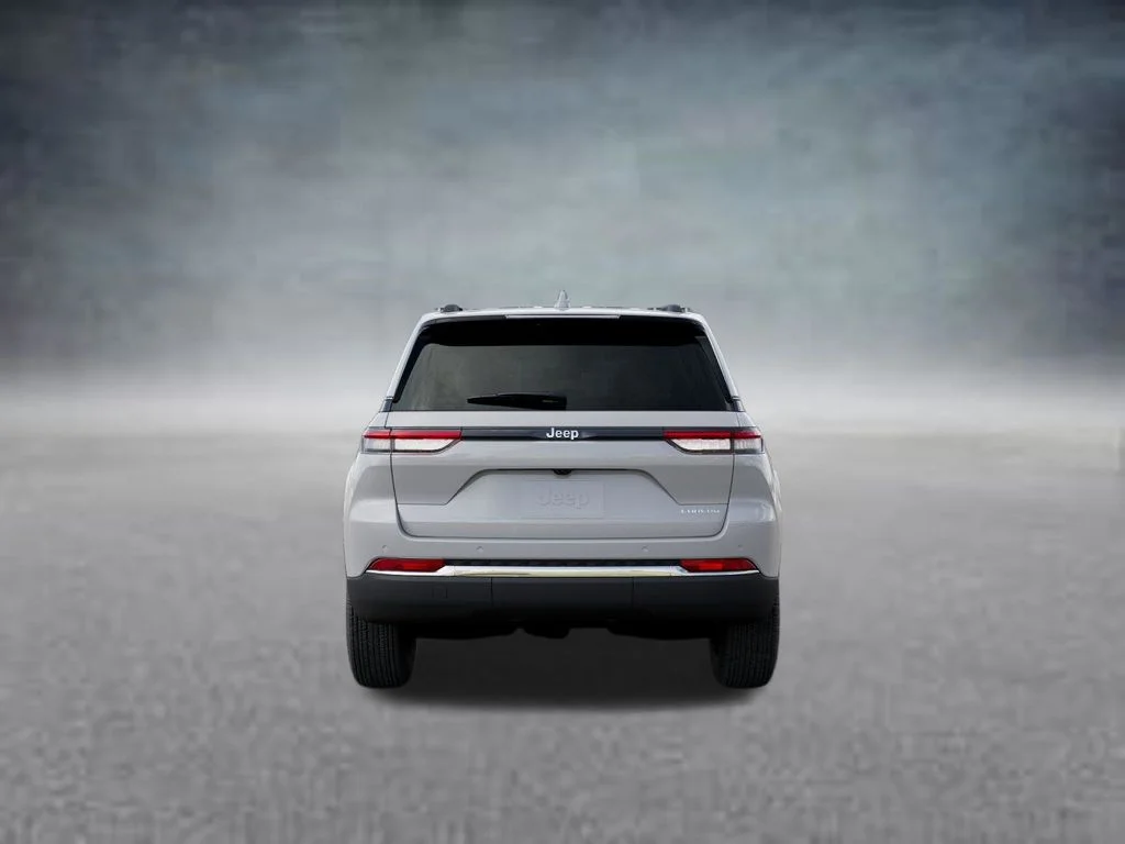 New 2026 Bright White Clear-Coat Exterior Paint Jeep Laredo X image 7