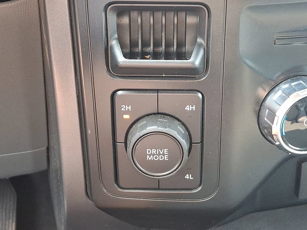 Used 2025 Silver Ford XLT image 24