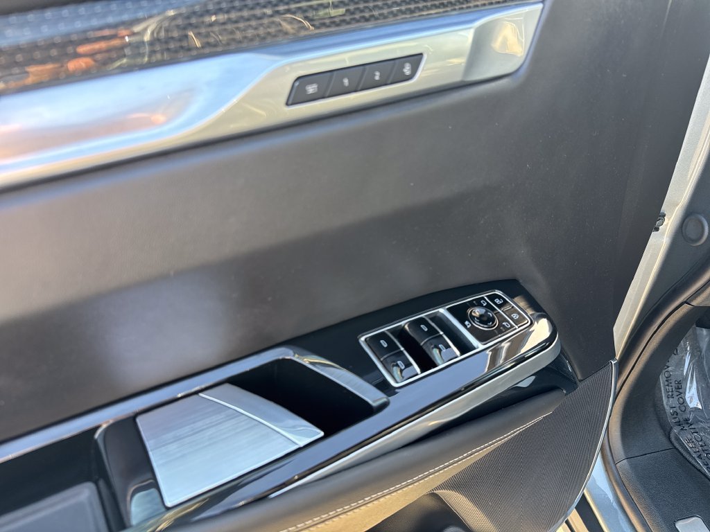2026 Cadillac Escalade ESV V-Series - Photo 19