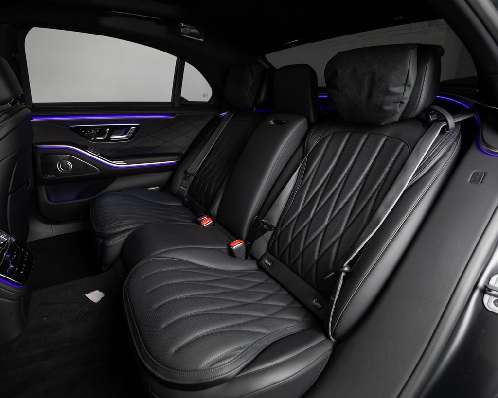 New 2026 MANUFAKTUR Night Black Magno Mercedes-Benz S 63 E AMG® image 9