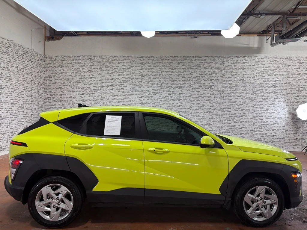 Used 2025 Neoteric Yellow Hyundai SE image 8