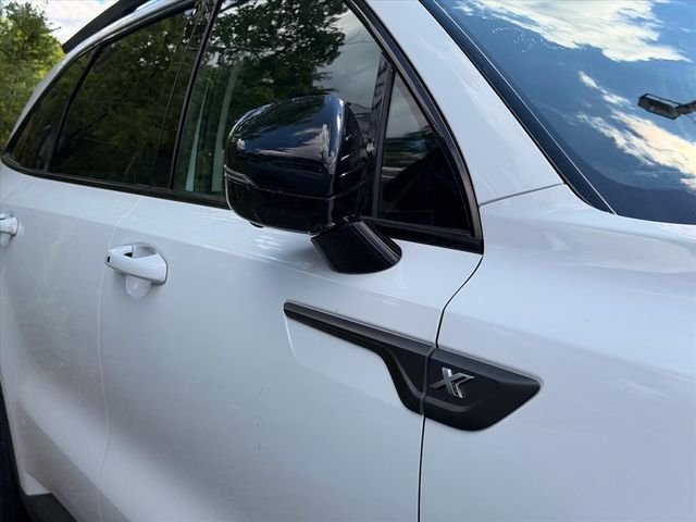 Used 2023 White Kia X-Line SX Prestige image 23