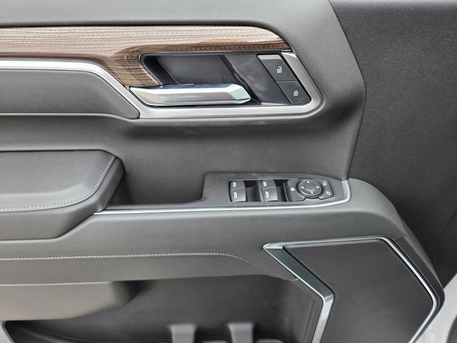 New 2026 Summit White Chevrolet LT Trail Boss image 9