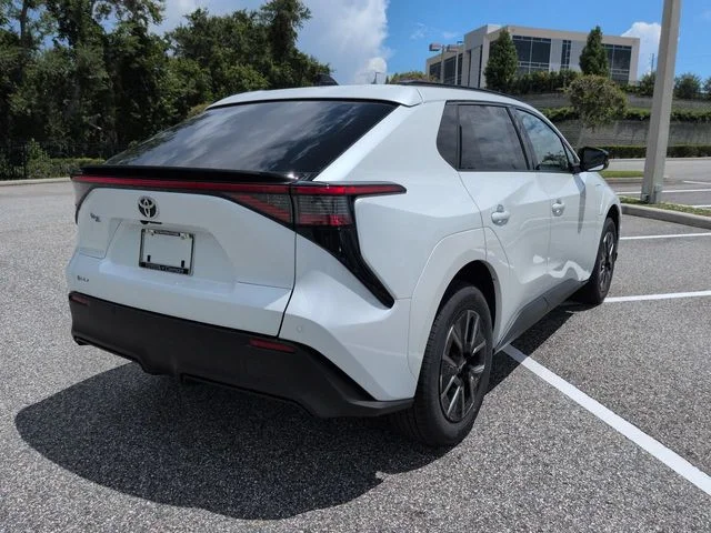 New 2026 Wind Chill Pearl Toyota XLE image 4